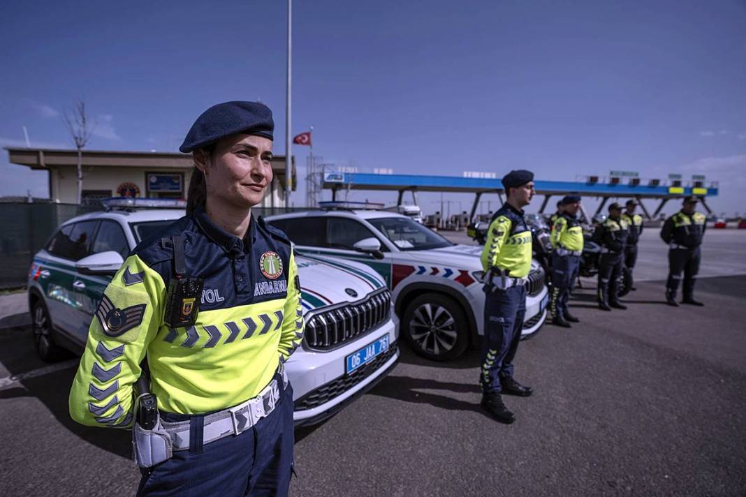 Modern radar sistemleri otoyollarda uçanı kaçanı anında tespit ediyor! 4 kademeli lazerlerle sürekli tarama yapılıyor 6